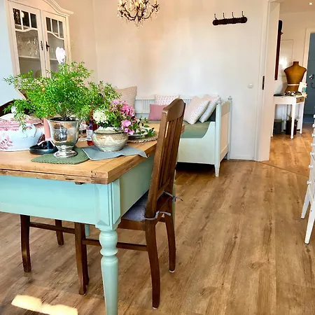 Cafe Canape, Wohlfuehlen Auf Dem Sonnigen Balkon Zwischen & Bodensee Apartment Ravensburg