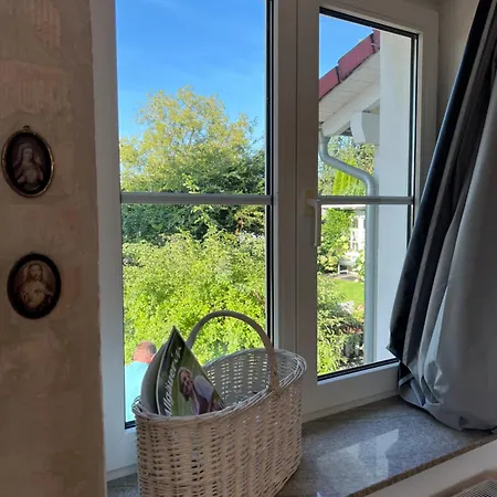 Apartment Cafe Canape, Wohlfuehlen Auf Dem Sonnigen Balkon Zwischen & Bodensee
