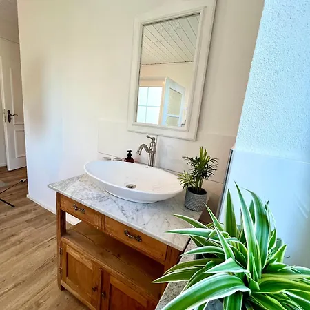 Cafe Canape , Sonniger Balkon *