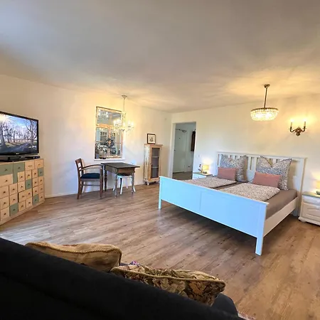 Cafe Canape, Wohlfuehlen Auf Dem Sonnigen Balkon Zwischen & Bodensee