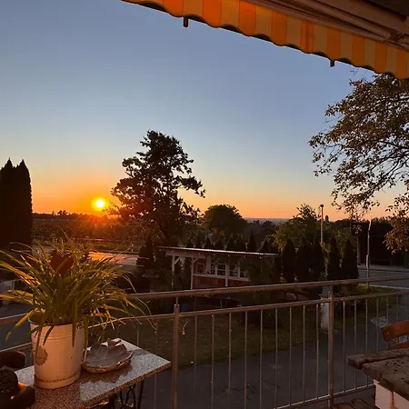 Cafe Canape, Wohlfuehlen Auf Dem Sonnigen Balkon Zwischen & Bodensee Ravensburg
